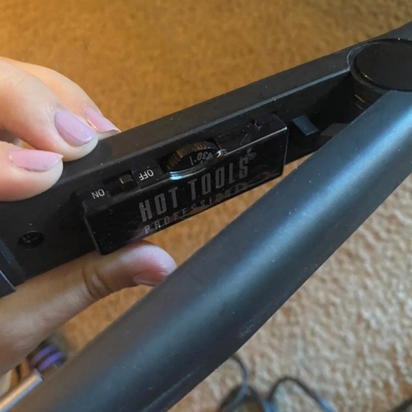 Hot Tools Curling Iron and Straightener with Glove - Picture 5 of 10